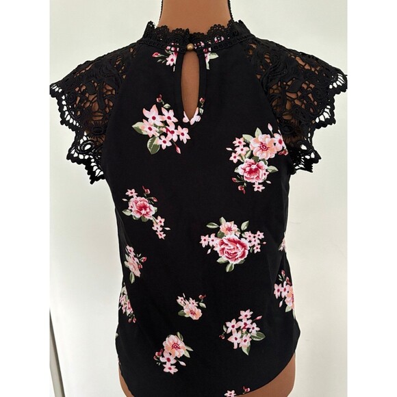 Black floral, lace trim top, Size Small - Picture 4 of 10